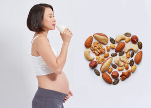 Cân bằng dinh dưỡng cho mẹ bầu với sữa hạt